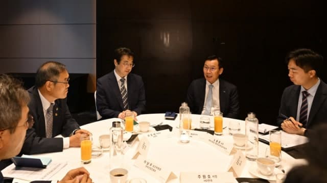 방사청, 방산기업 AI 경쟁력 강화 위한 간담회 개최…이용철 청장 "AI 융합이 방산시장 경쟁력 결정"