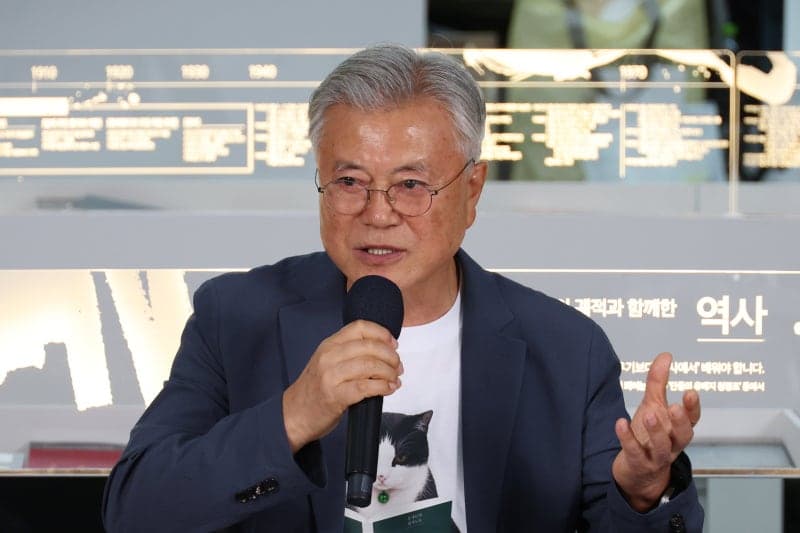 전대 앞두고 李대통령, 문재인 전 대통령과 내달 1일 靑 오찬