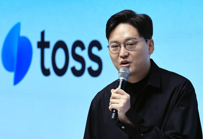 토스, 포세이돈과 손잡고 '사용자 참여형 AI 데이터 경제' 시동…기여 보상 모델 만든다