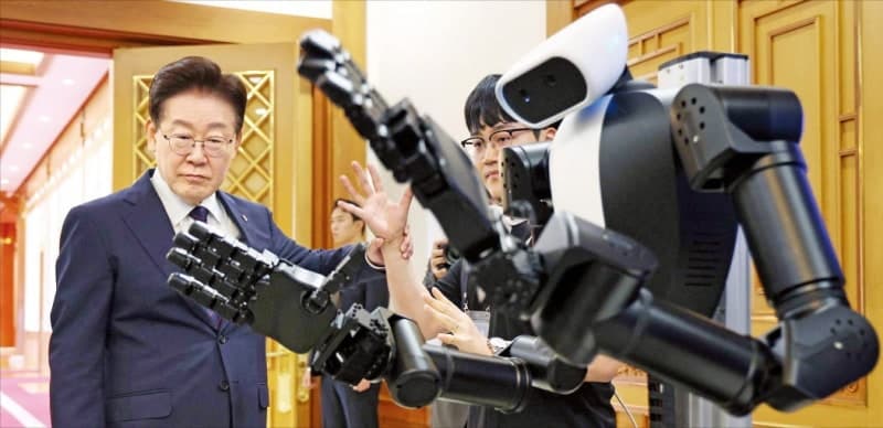 李대통령 "美 팔란티어 경쟁할 1조 혁신기업 육성…'한국형 인큐텔' 설립"