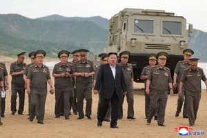 김정은, 6·25에 대남 타격용 무기시험 참관…“남부국경 화력태세 변화”