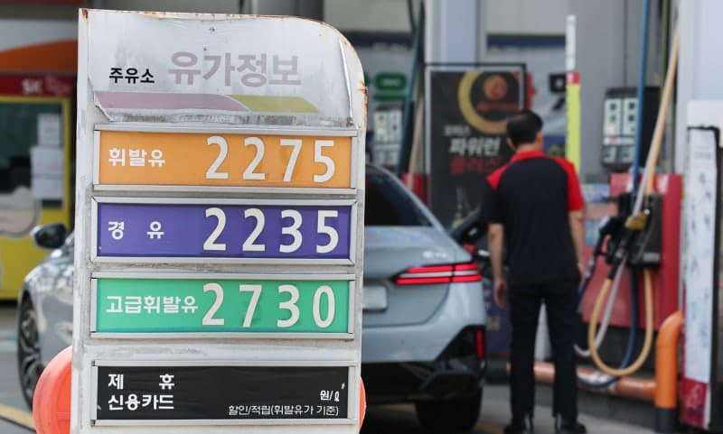 국제유가 전쟁 이전 수준으로 하락했지만…국내 기름값은 왜 2000원대 그대로?
