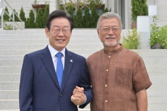 李대통령, 文과 '투샷'으로 '적통 공방' 승부수…與 당권경쟁 연일 과열