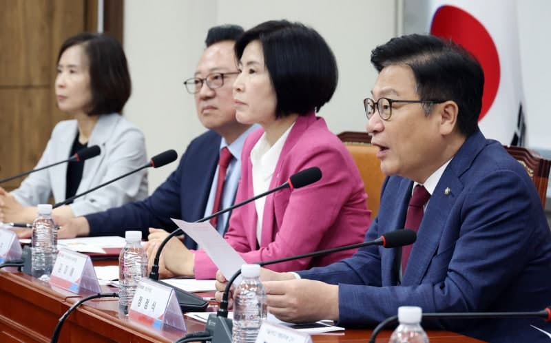 고동진 "정치가 기업 팔 비튼 것"…김미애 "추가 반도체 클러스터, 국가 전략부터 설명해야"
