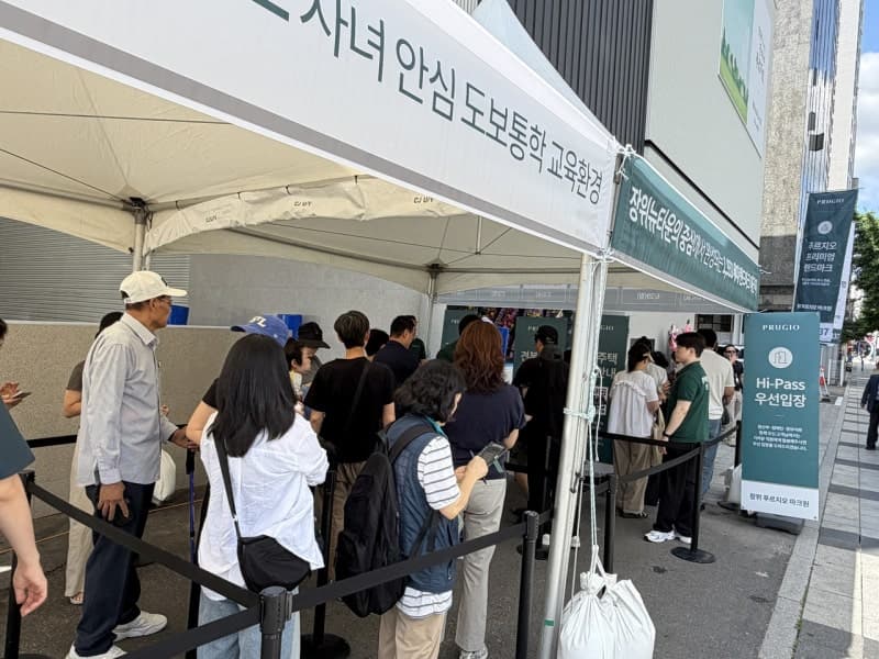 “1군 브랜드 초품아, 이런 기회 또 있을까”…'장위 푸르지오 마크원' 국평 17억대 분양가에도 발길 북적