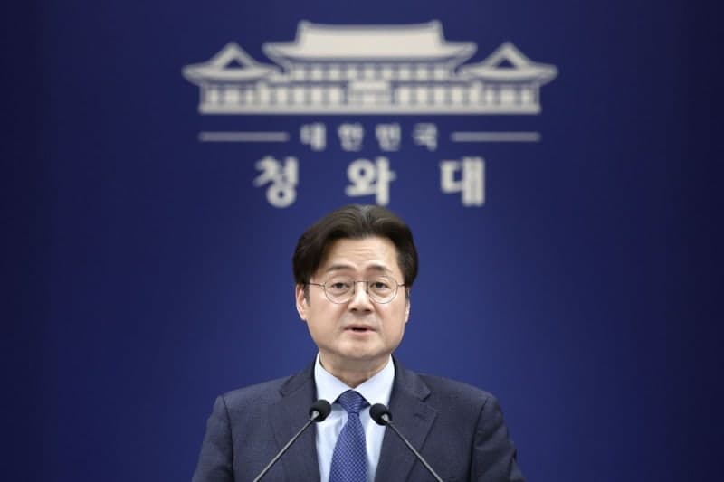 이재명-문재인 오찬, 취임 직후 추진…국정 고견 청취