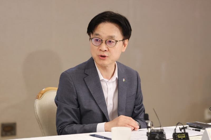 김정관 장관 "전쟁 완전 종식되면 휘발유 1500원대로 가능"