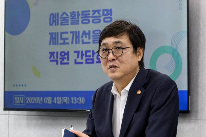 최휘영 장관 "수렁에 빠진 한국 축구, 바닥부터 다시 시작해야" 축협 혁신 주문