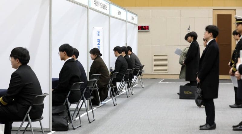 "중소기업 임금, 대기업 절반 수준"…격차 커질수록 청년 취업 늦어져