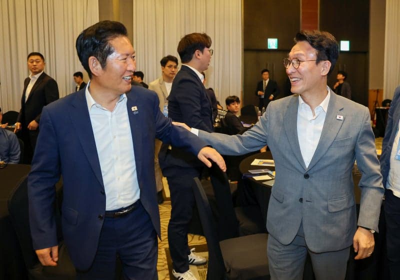 유시민 '재건축론'에 불 붙은 민주당 노선 투쟁…정청래·김민석 '신경전' 격화