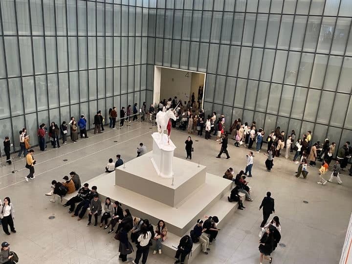 국립현대미술관 "데이미언 허스트 전시 54만명 관람…역대 최다 기록"