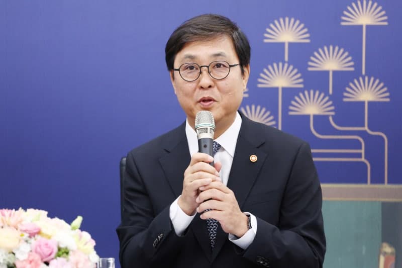 최휘영 문체부 장관, "참혹한 실패 원인 규명하려 축구협회 특별감사 실시"