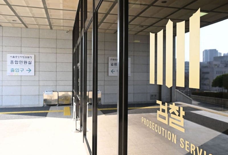 검찰, '수천만원대 뇌물 혐의' 전 국회의원 보좌관 압수수색…의료기기 업체 금품수수 의혹