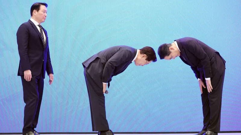 이 대통령, 이재용·최태원 "국민 영웅" 극찬…90도 인사하며 기업 투자 전폭 지원 약속