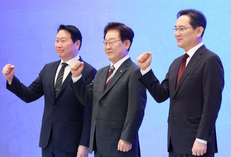 이재명 대통령, 이재용·최태원에 "국민 영웅" 칭하며 90도 고개 숙여