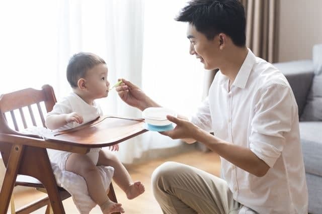 “돈은 아내가, 살림은 내가”…남성 전업주부 27만명 ‘역대 최다’