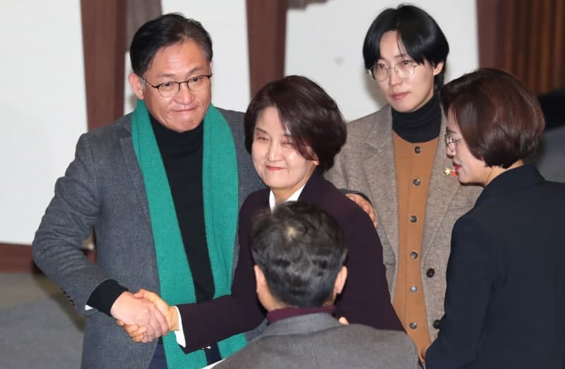 헌재 "비례대표 후보자 선거사무소·후원회 금지" 합헌 결정