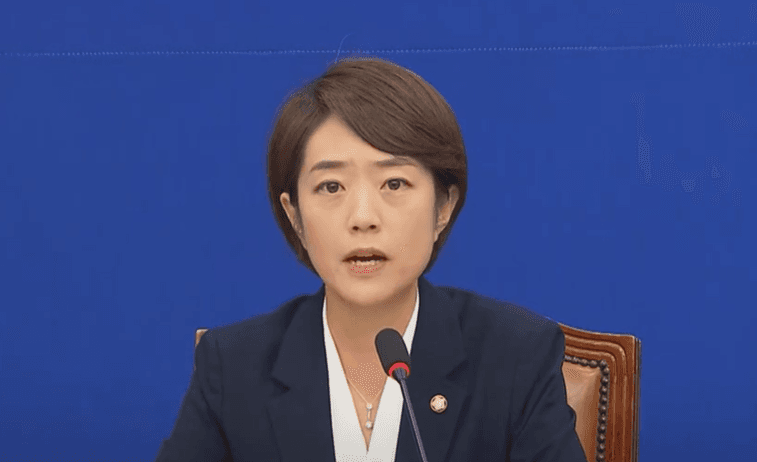 고민정, 유시민 작심 비판 "수박은 되고 문조털래유는 안돼?…혐오의 둑 무너질 때 어디 있었나"