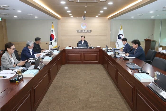 방미통위, '가짜뉴스 고의 유포' 과징금 최대 10억원…OTT에도 장애인방송 의무 부과