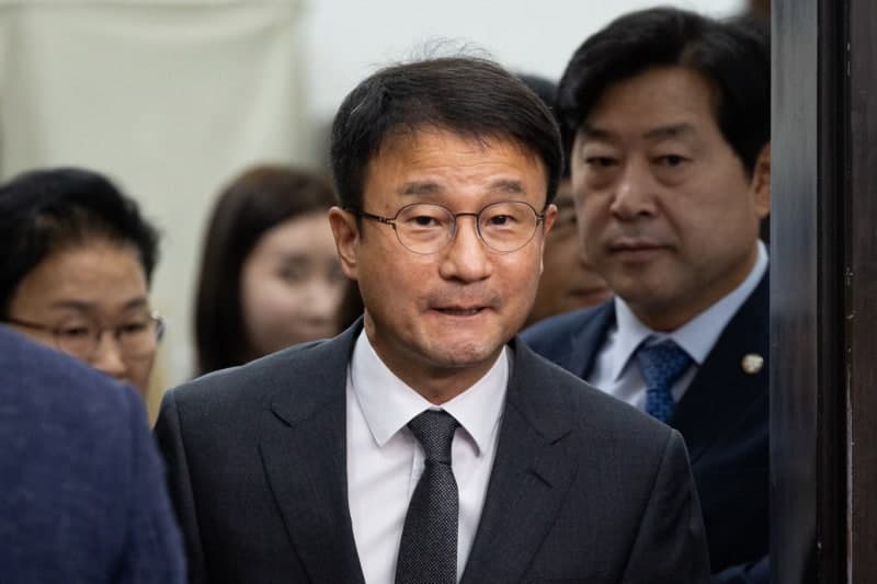 민주당 "선관위 특검 당론 추진"…축구협회 "밀실 행정" 비판