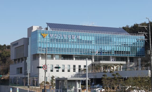 부산 목욕탕 탈의실서 여성 동료 불법 촬영 시도한 30대 직원 검찰 송치