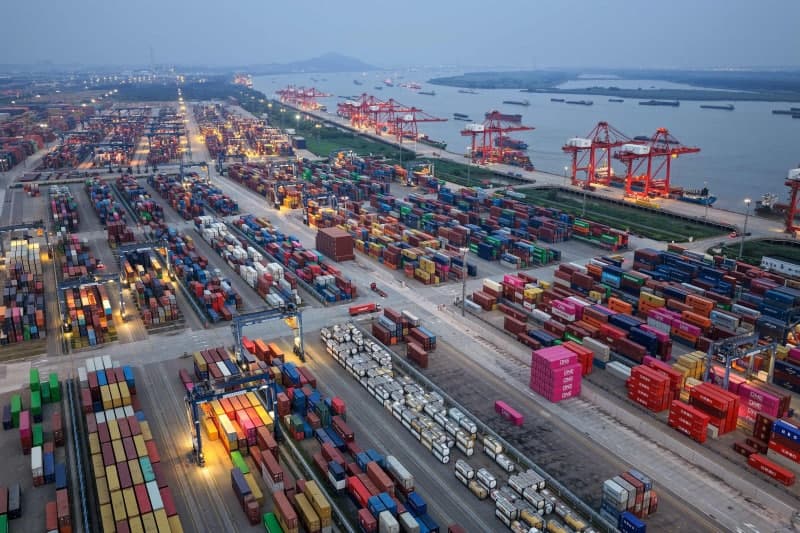 中 6월 제조업 PMI 50.3, 'AI 수출'에 힘입어 한 달 만에 확장 국면 전환