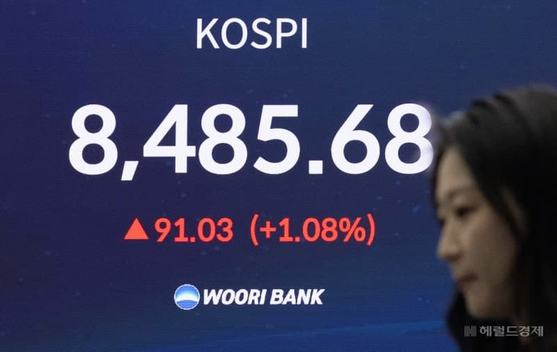 코스피, 기관 폭풍매수에 8600선 회복…삼성전자 5%대 상승