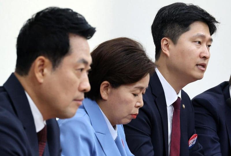 장동혁 “의총서 어떤 결정하든 사퇴 안해”…최고위 “張 내려와야” “본인이나 사퇴” 충돌