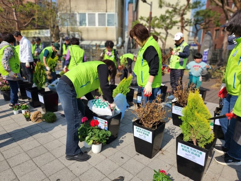 “만들면 끝? 우린 달라”…BAT로스만스, ‘꽃BAT’ 캠페인 4년 차 서울 50여 곳 전수 점검·보수 완료