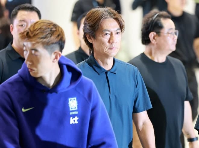월드컵 32강 실패 '홍명보호', 팬들 "나가!" 외침 속에 씁쓸한 귀국