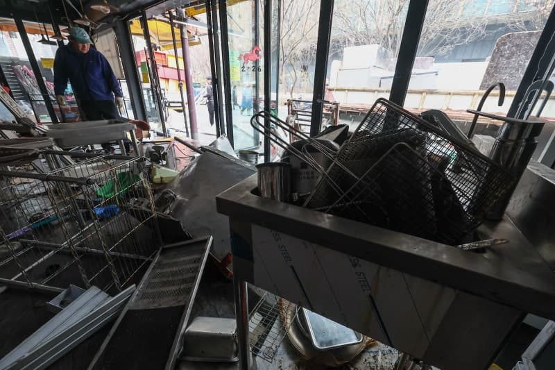 "장사 안되고 빚 눈덩이"…지난해 97만곳 문 닫았다, 평균 부채 8531만원