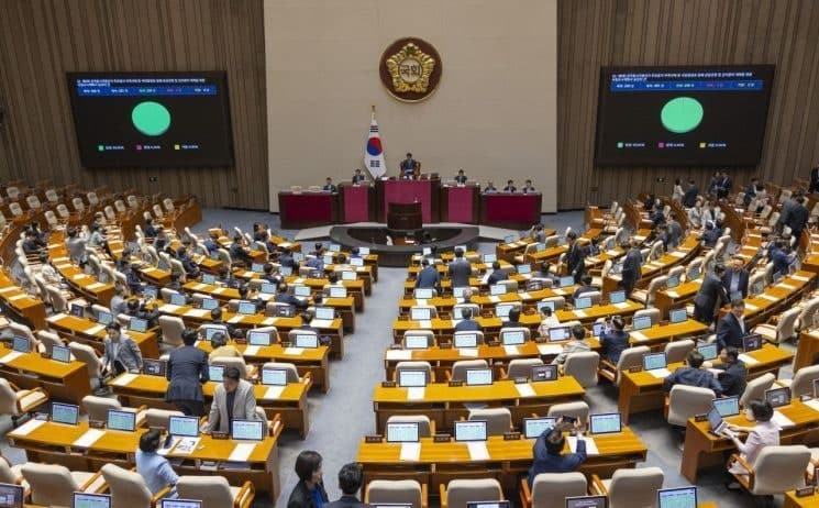 국회, 법사위원장 포함 11개 상임위원장 與 단독 선출…국민의힘 반발 속 한성숙 총리 인준안 가결
