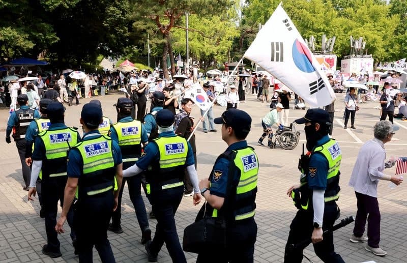 경찰, '잠실 개표소' 체육단체 진입 막은 30대 남성 소환 조사