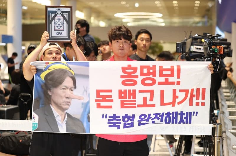 BBC "한 사람 변덕에 휘둘리는 韓축구, 日 100년 비전 배워라" 뼈때리는 일침