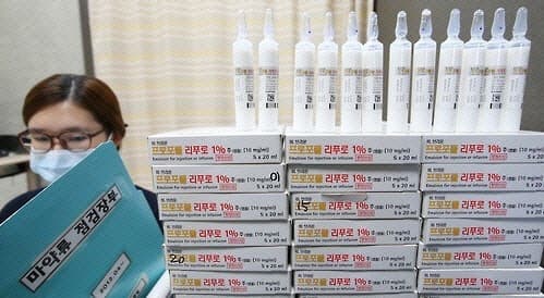 아내까지 중독시킨 성형외과 의사, 시술 빙자해 프로포폴 마구 투약하다 실형