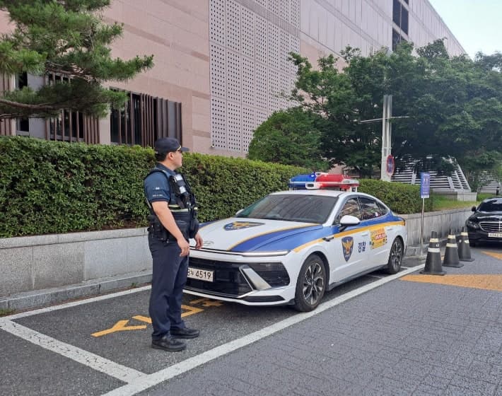롯데백화점 대전점, "상권 치안 강화" 순찰차 전용구역 조성