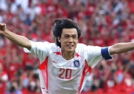 “애국가에서 홍명보 당장 삭제해야” 옌스 AI 영상 1000만뷰, 사퇴에도 들끓는 여론