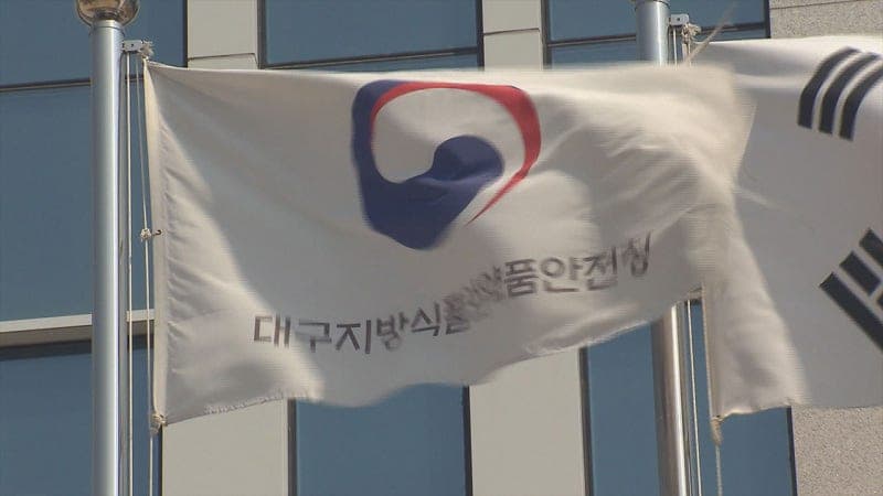 "치약 쓰지 마세요"…틀니, 치약으로 닦을수록 세균 번식? 올바른 세척법은?