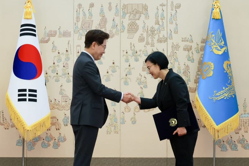 한성숙 총리 취임, '빠른 정부'로 AI 혁신 주도