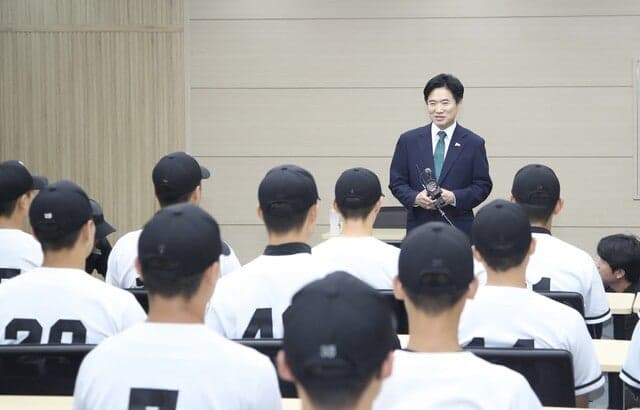 김대중 교육감, 광주제일고 야구부 찾아 "부적절 언행 놀라…교육적으로 풀어내자" 위로