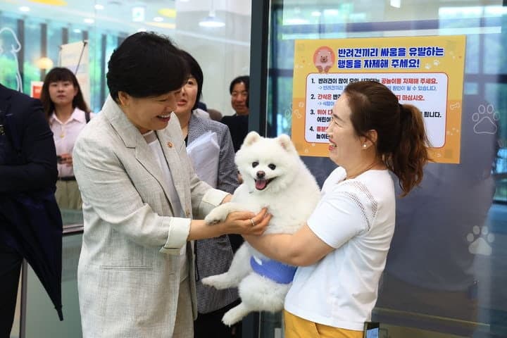 송미령 농식품부 장관, 반려동물 놀이터서 "체감도 높은 정책 만들 것"