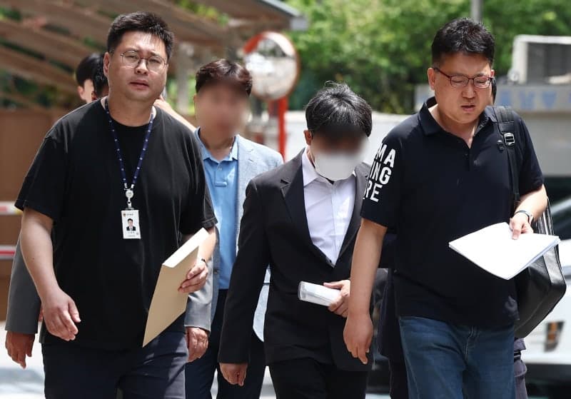 “주가조작 패가망신 1호” 사건 피의자 4명 구속심사 출석