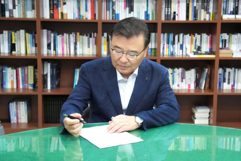 류경기 중랑구청장, 민선9기 첫 결재로 '교육공동체 활성화 조례' 서명