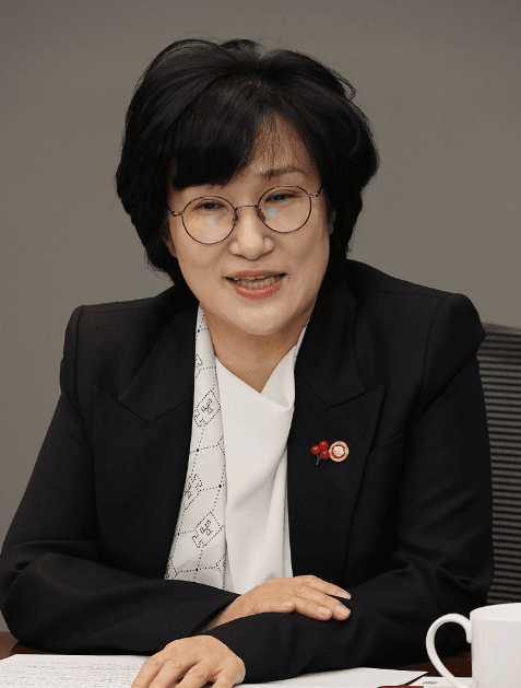 원민경 성평등부 장관, "성편향 없는 AI 생태계 조성" 약속하며 여성기업 성장 전략 모색