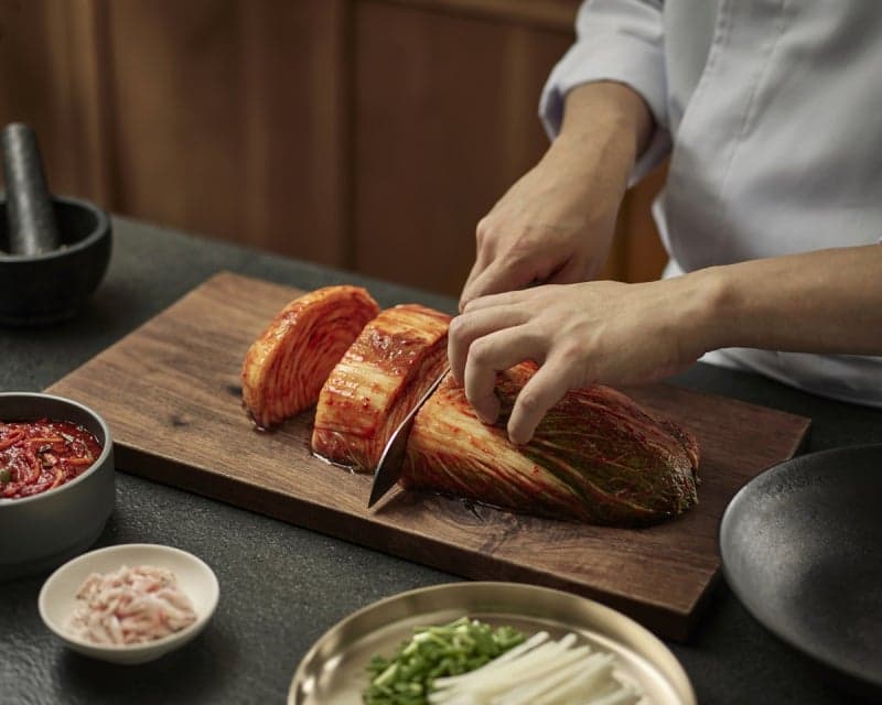 롯데호텔 김치, 일본 다이마루 백화점서 첫 해외 팝업…글로벌 K-푸드 공략 시동