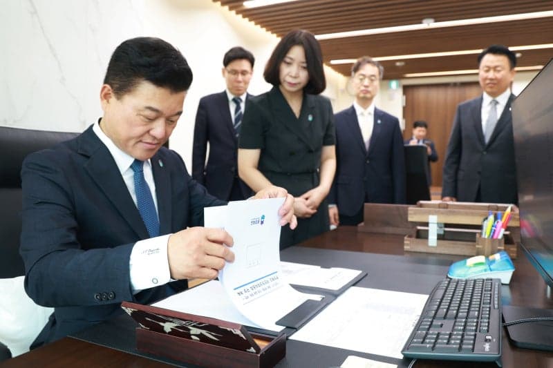 신용한 충북지사, 1호 결재 '재정 정상화'…"재정부터 바로 세워야"