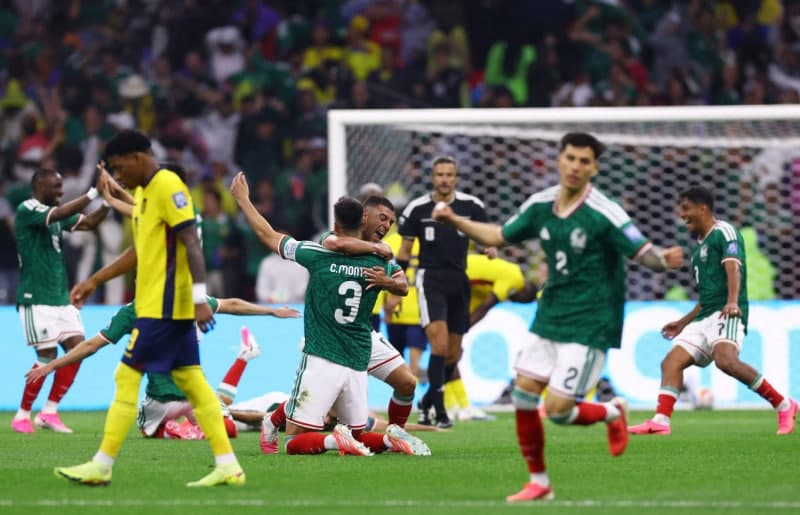 멕시코, 40년 만에 월드컵 토너먼트 승리…에콰도르 2-0 제압하고 16강 진출