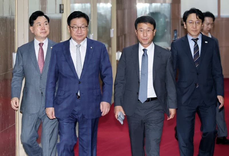 민주당, 11개 상임위원장 단독 선출…국회 대치 격화