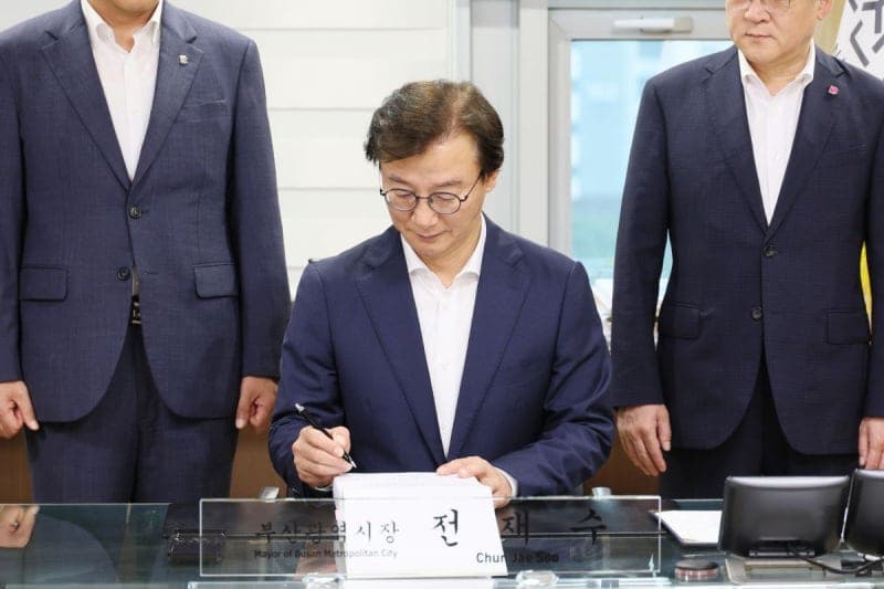 전재수 부산시장 "민생부터 살린다"…취임식 대신 현장 찾아 '민생 100일 비상조치' 가동