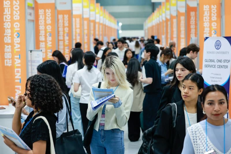 “부산에 남고 싶어요” 유학생 81.7%…발목 잡는 ‘비자’, 부산연구원 "취업 적극 지원"